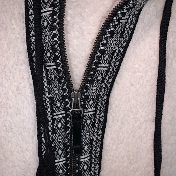 M AE Fleece Tribal Pattern Hooded Jacket - Picture 5 of 15